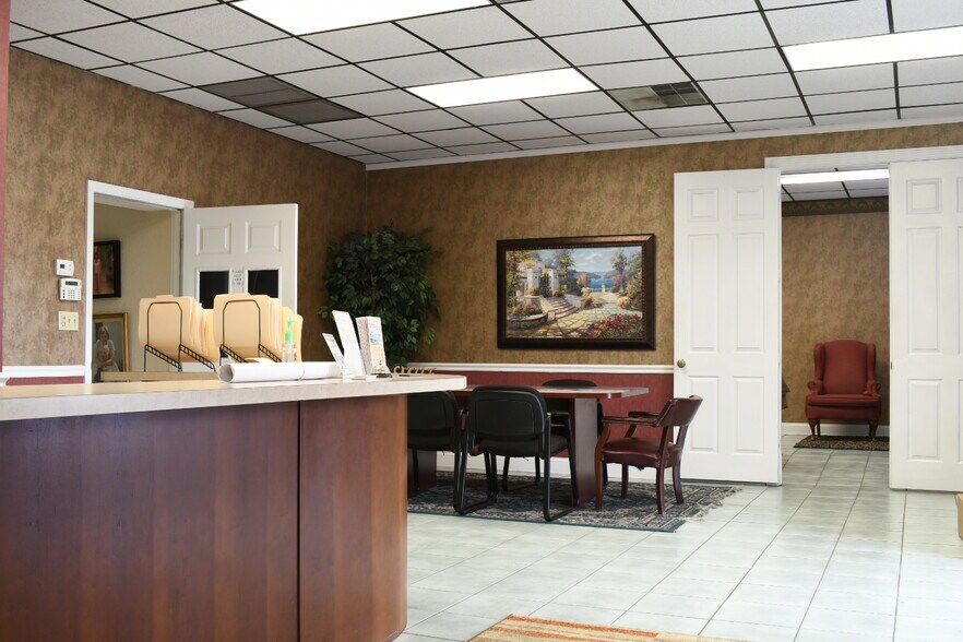 More Photos Of 522 Magnolia Ave, Auburndale Office For Sale