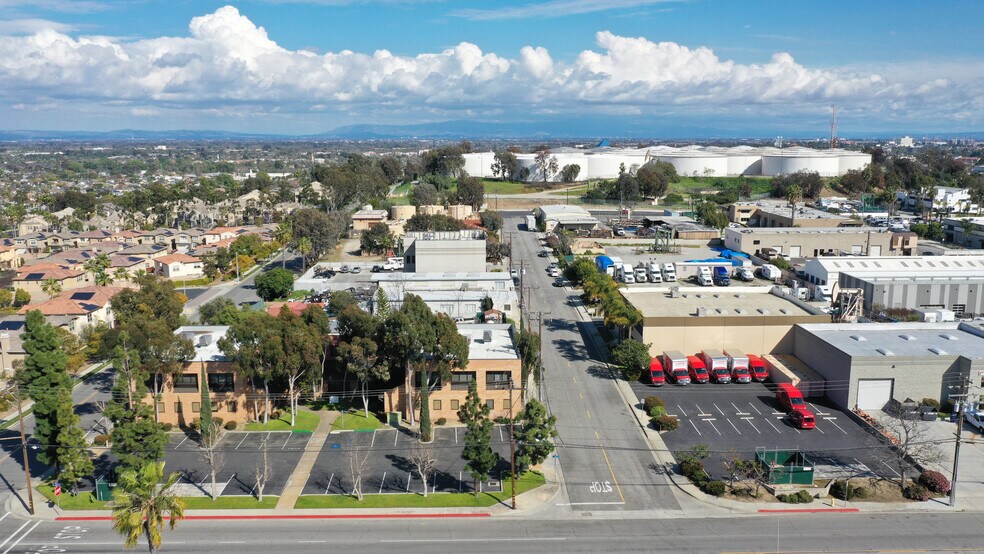 More Photos Of 1982-1984 Obispo Ave, Signal Hill Office For Lease