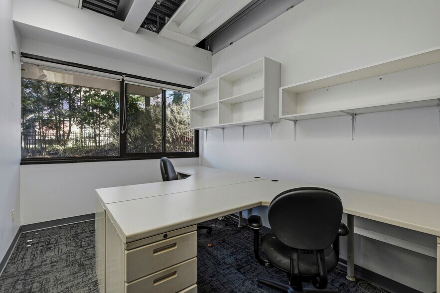 More Photos Of 104 Harbor Rd, Port Washington Office For Sale