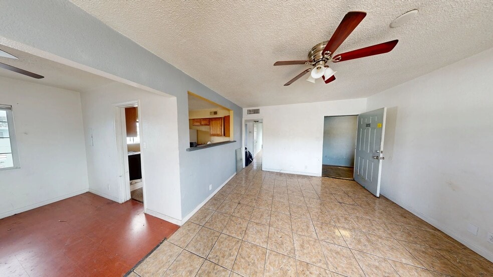 More Photos Of 530 E Oakey Blvd, Las Vegas Apartments For Sale