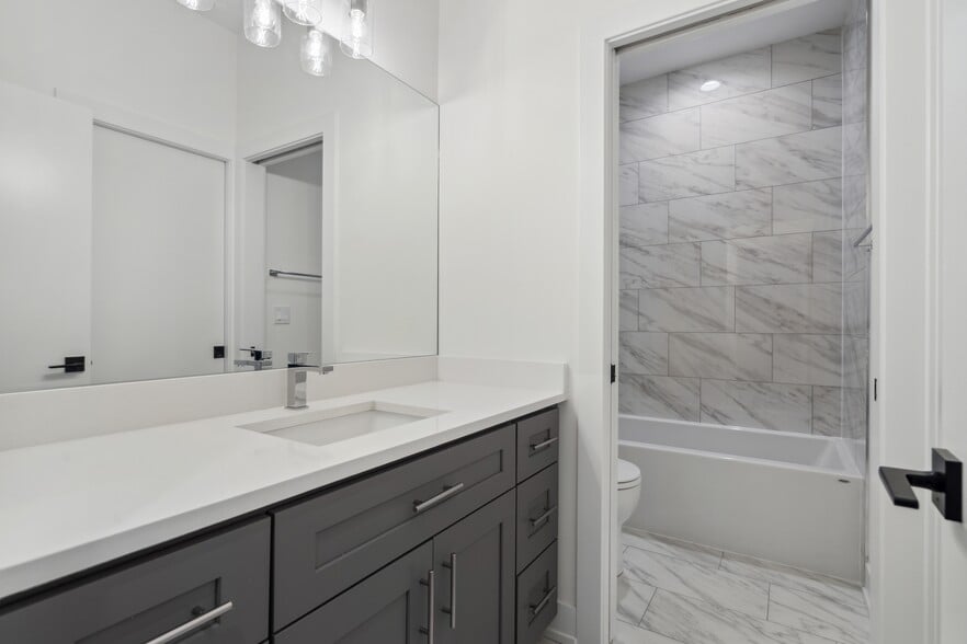 More Photos Of , Chicago Multifamily For Sale