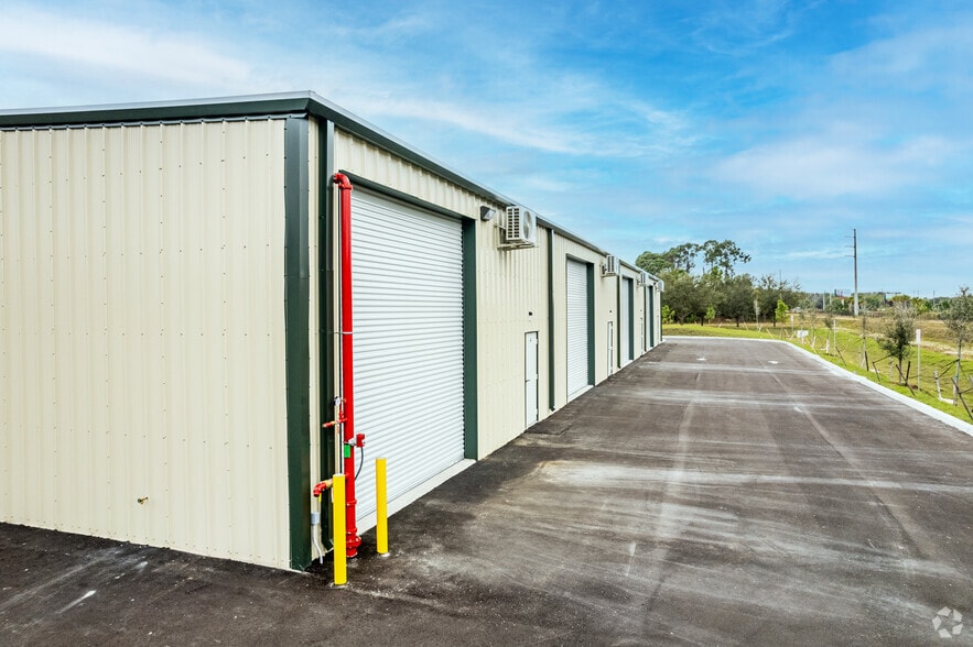 More Photos Of 201 Wallace Ave, Lehigh Acres Warehouse For Lease