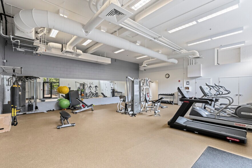 More Photos Of 56 Roland St, Charlestown Flex For Lease
