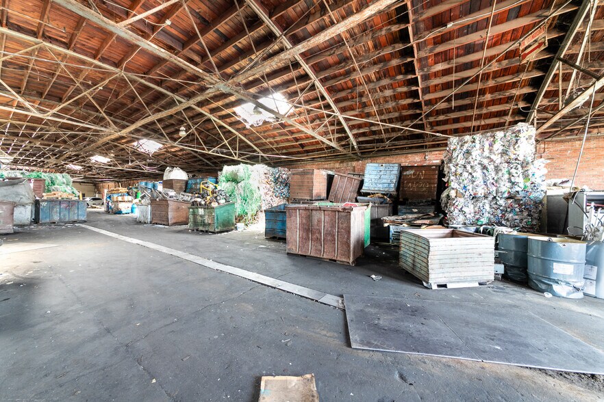 More Photos Of 1150 N Anaheim Blvd, Anaheim Warehouse For Sale