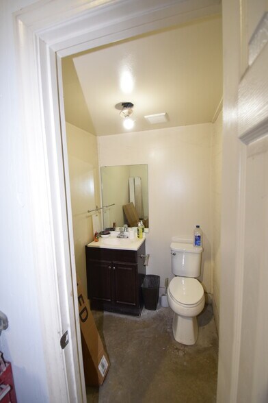 More Photos Of 10310 Rozzelles Ferry Rd, Charlotte Specialty For Sale