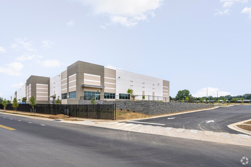 More Photos Of 6401 Foxley Rd, Upper Marlboro Distribution For Lease