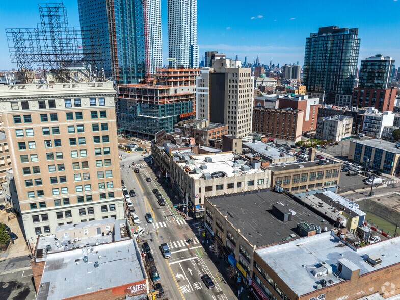More Photos Of 912-920 Bergen Ave, Jersey City Storefront For Lease
