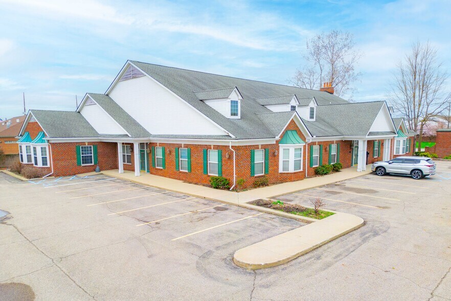 Primary Photo Of 2104 E Eleven Mile Rd, Warren Office For Lease