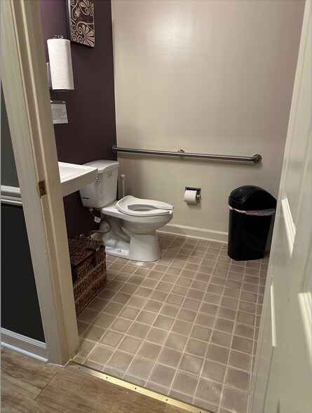 More Photos Of 1829 E Franklin St, Chapel Hill Medical For Lease