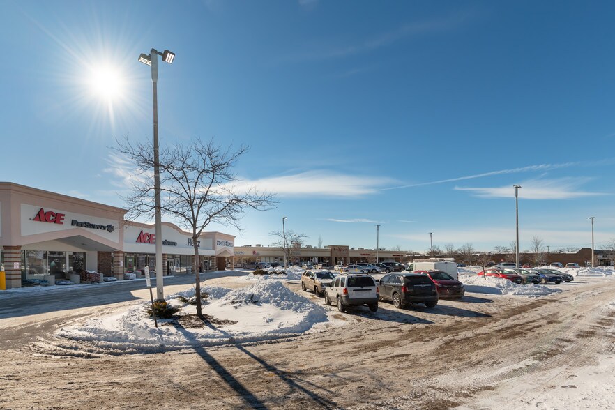 More Photos Of 675 W Golf Rd, Hoffman Estates Storefront For Lease