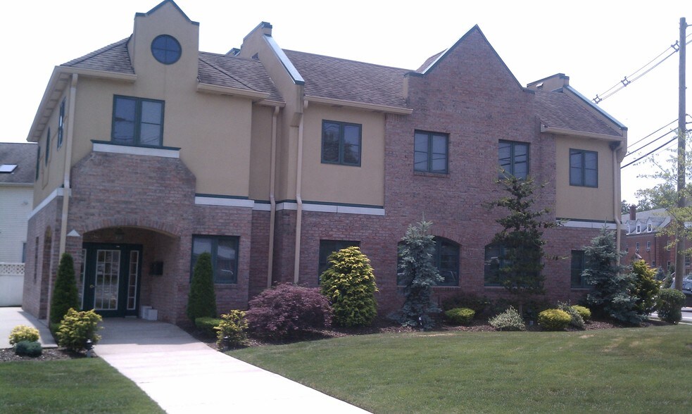 More Photos Of 263 Washington Ave, Dumont Medical For Lease