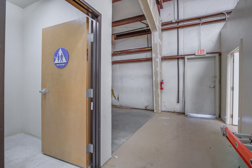 More Photos Of 1671 Zachi Way, Redding Industrial For Lease