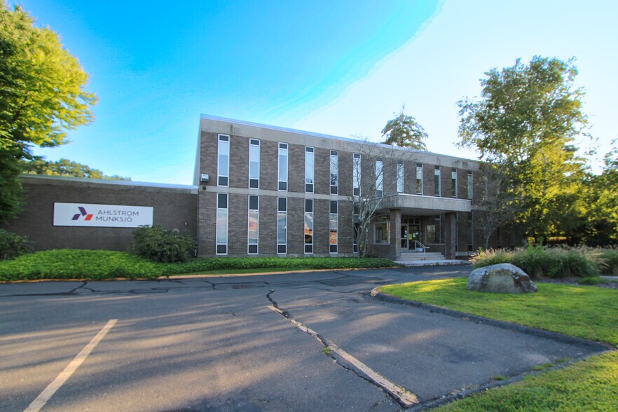 More Photos Of 2 Elm St, Windsor Locks Office For Lease