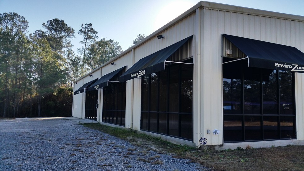 Primary Photo Of 17588 Hard Hat Dr, Covington Flex For Sale