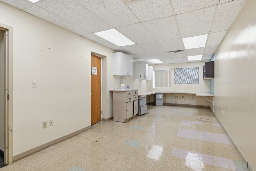 More Photos Of 534 Sumner Ave, Springfield General Retail For Lease
