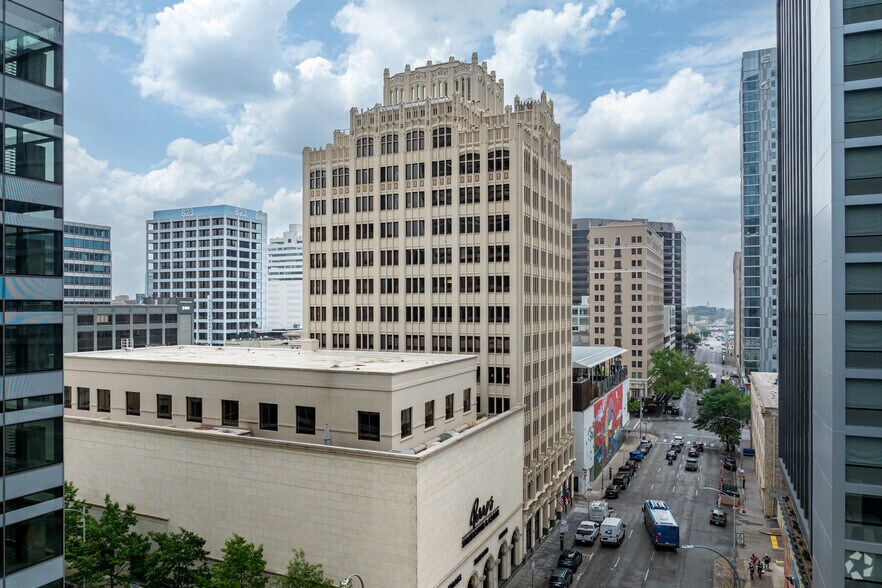 More Photos Of 114 W 7th St, Austin Office For Lease