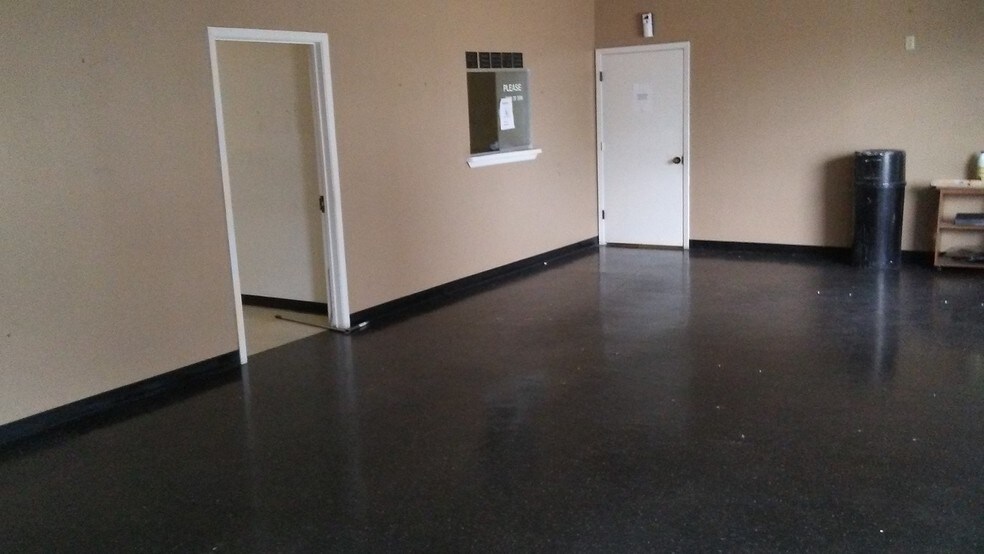 More Photos Of 455 W Parker Rd, Houston General Retail For Lease