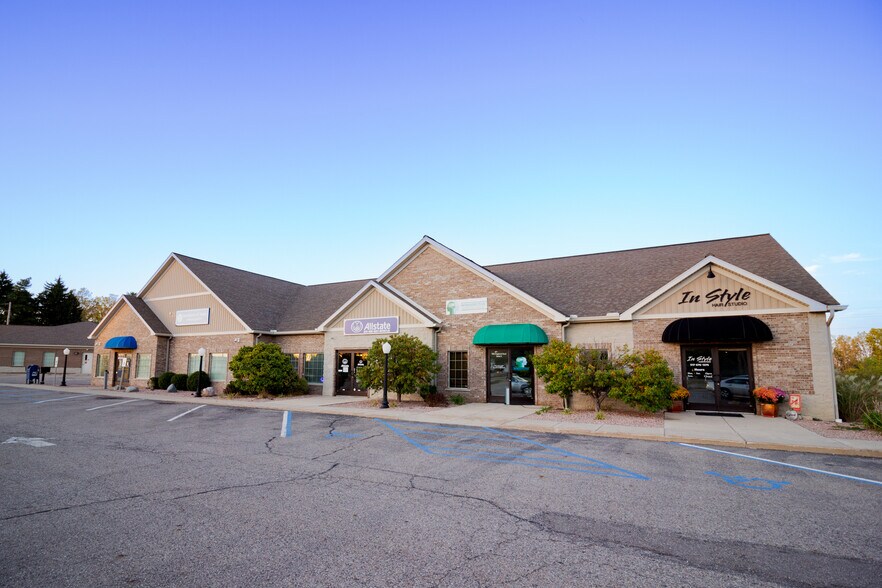 More Photos Of 806 Hogsback Rd, Mason Office For Lease