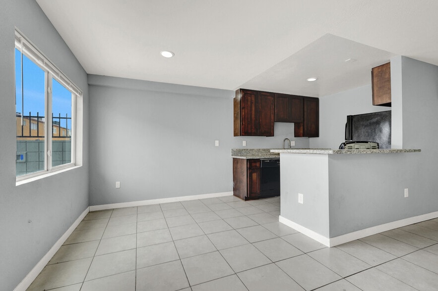 More Photos Of 521 Calcaterra Cir, Las Vegas Apartments For Sale