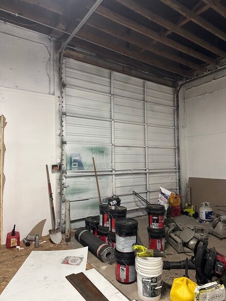 More Photos Of 398 Auburn Rd, Pontiac Warehouse For Lease