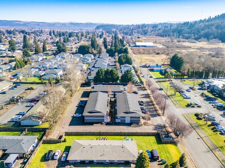 More Photos Of 921 12th Ave SE, Puyallup Apartments For Sale