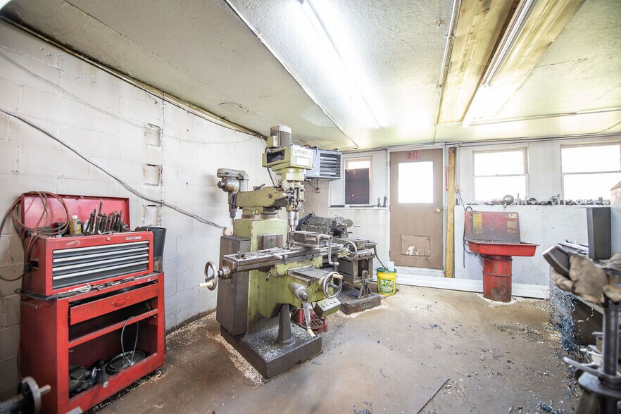 More Photos Of 1128 N Main St, Uhrichsville Manufacturing For Sale