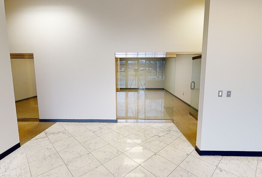 Primary Photo Of 14526 Lee Rd, Chantilly Showroom For Sale