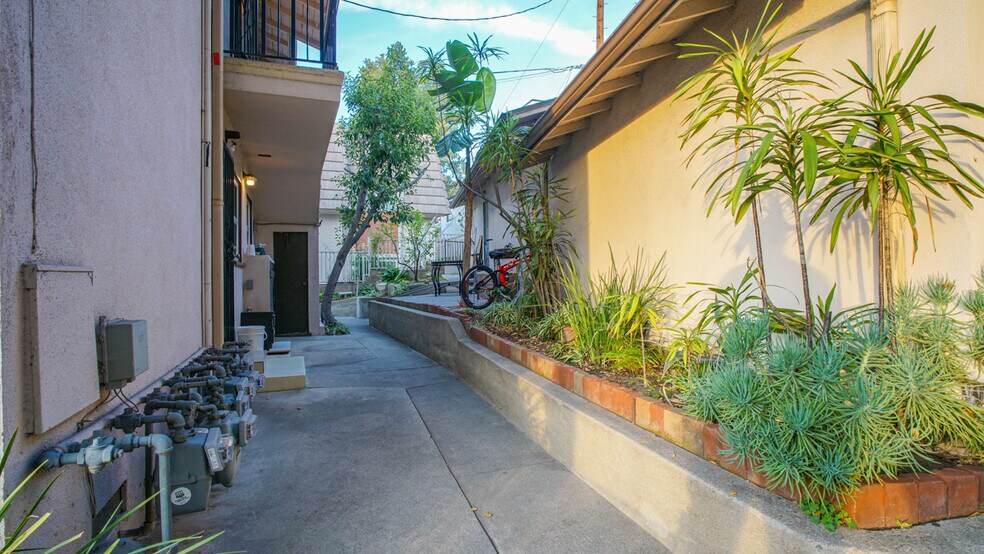 More Photos Of 1801-1809 Verdugo Loma Dr, Glendale Apartments For Sale
