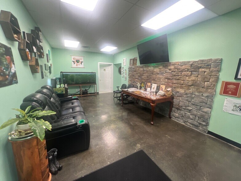 More Photos Of 123 1st St SE, Mason City Office For Lease