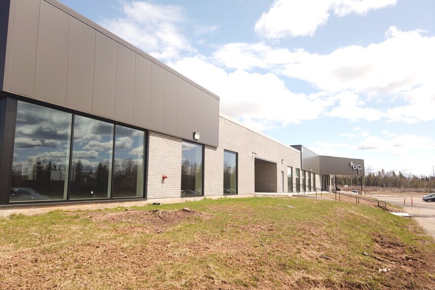More Photos Of 555 Mapleton Rd, Moncton Light Distribution For Lease