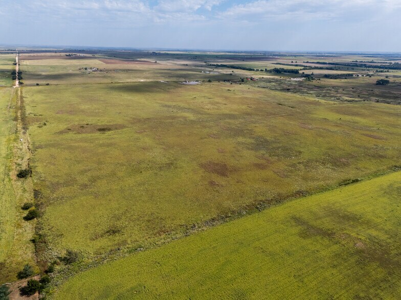 More Photos Of Helton Ranch, Briscoe Land For Sale