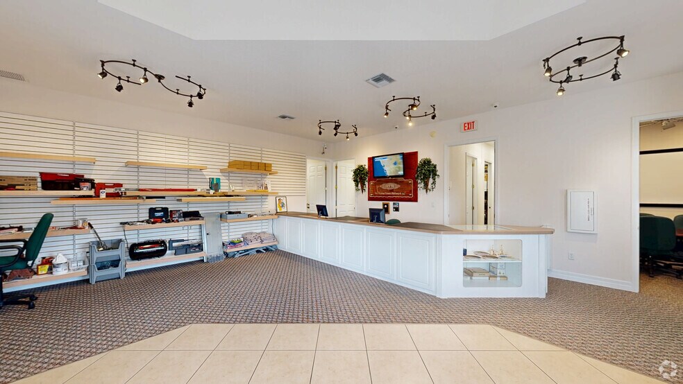 More Photos Of 405 W Interlake Blvd, Lake Placid Office For Sale