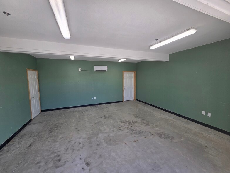 More Photos Of 11100 Osgood Dr, San Antonio Industrial For Lease