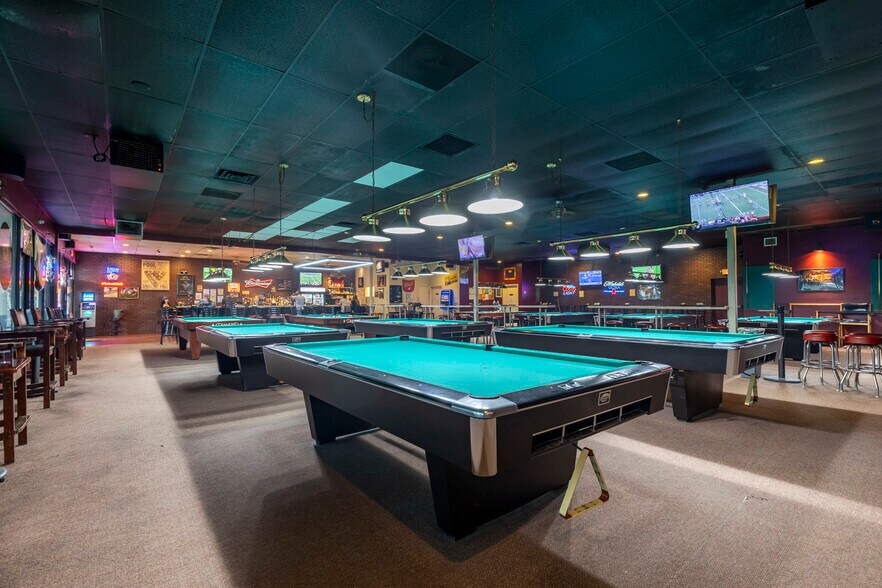 More Photos Of 14100 US Highway 19 N, Clearwater Storefront For Lease