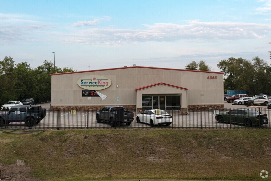 More Photos Of 4545 S Sam Houston Pkwy E, Houston General Retail For Sale
