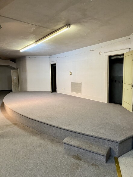 More Photos Of 212 N College Ave, Clarksville Religious Facility For Sale