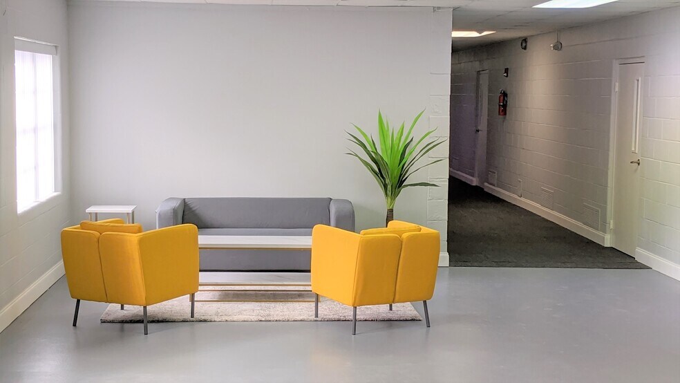 More Photos Of 4205 W Broadway St, Pearland Loft Creative Space For Lease