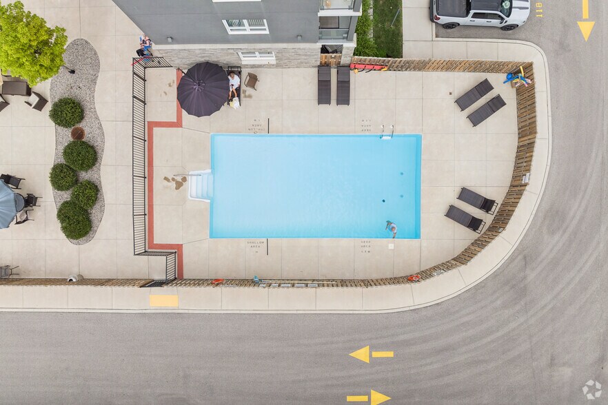 More Photos Of 550 Park Av W, Chatham Apartments For Sale