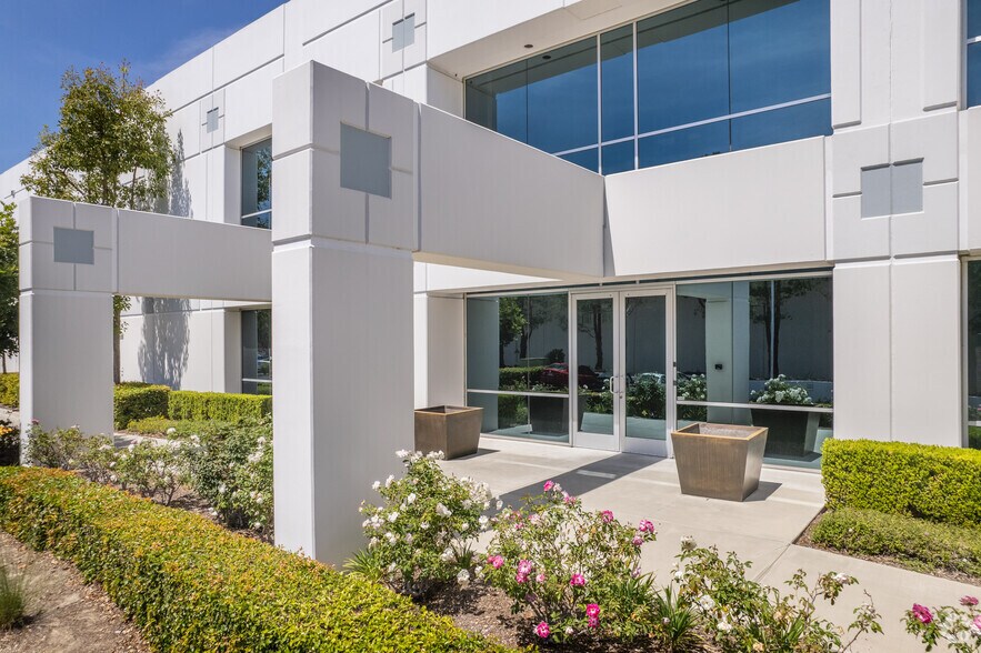 More Photos Of 19641 Da Vinci, Foothill Ranch Warehouse For Lease