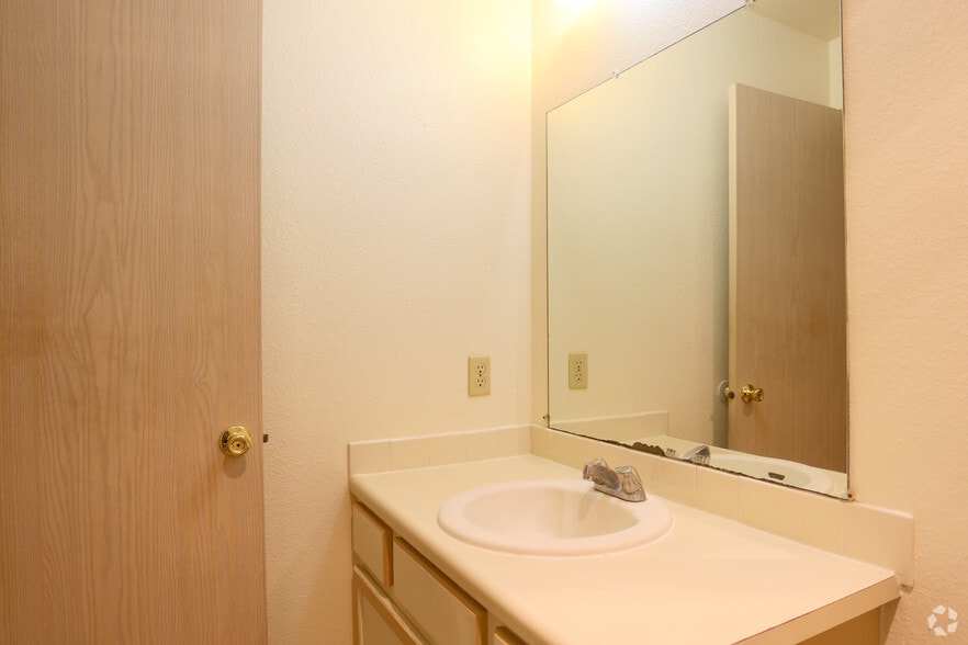 More Photos Of 805 NE Kane Dr, Gresham Apartments For Sale