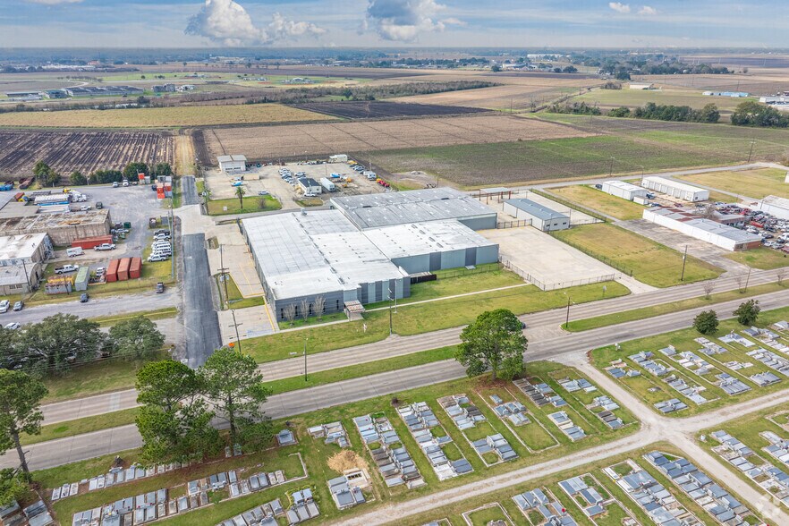 More Photos Of 403 W Admiral Doyle Dr, New Iberia Distribution For Sale