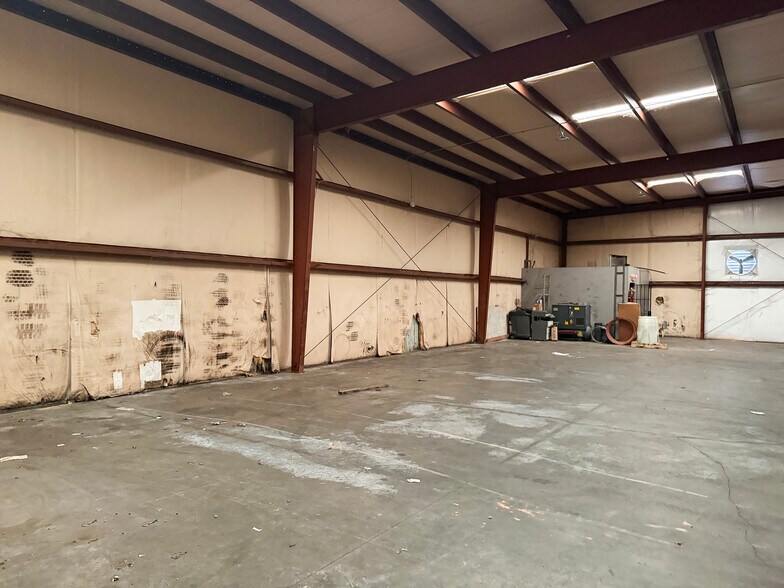 More Photos Of 9252 Canal Rd, Gulfport Industrial For Lease