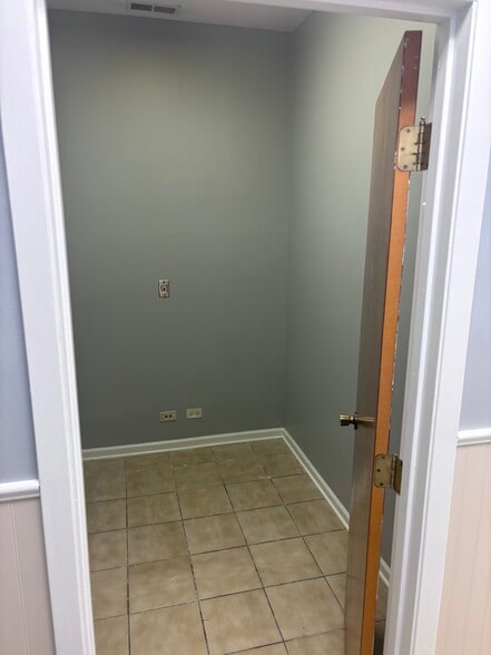 More Photos Of 3224 W Armitage Ave, Chicago Storefront Retail Residential For Lease