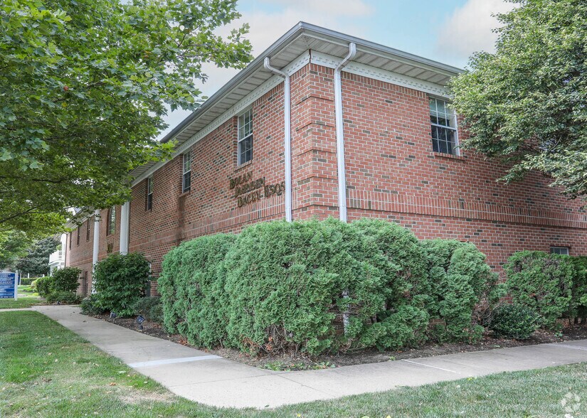 More Photos Of 830 Broad St, Shrewsbury Office For Lease