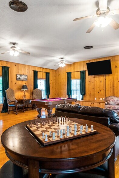 More Photos Of 1320 S Albert Pike Ave, Fort Smith Hospitality For Sale