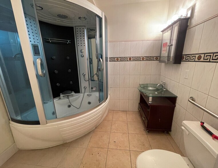 More Photos Of 99 Kingsland Ave, Brooklyn Apartments For Lease
