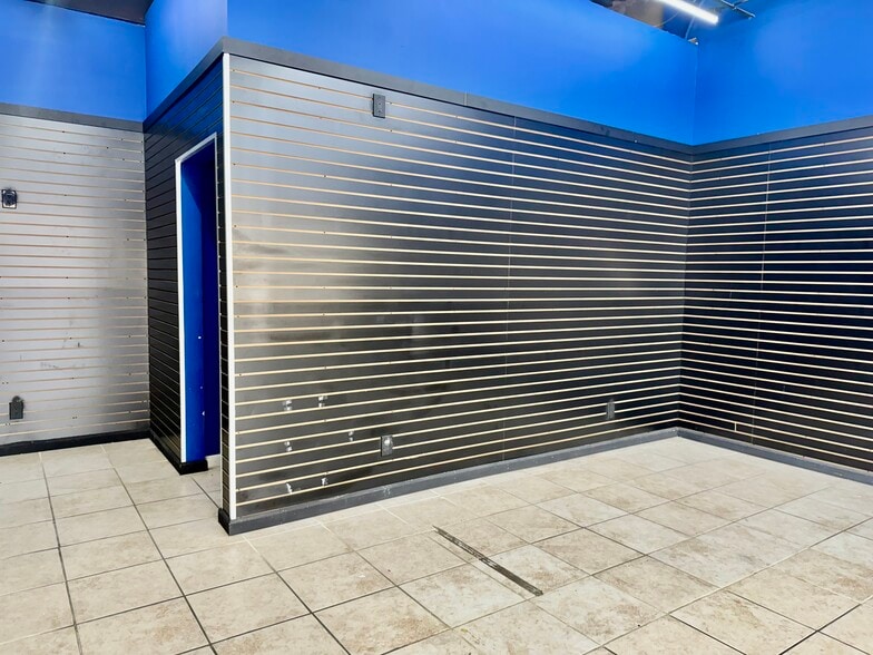 More Photos Of 234 Jericho Tpke, Mineola Storefront Retail Office For Lease