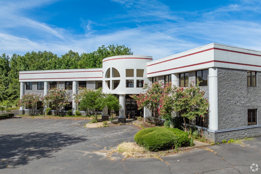 More Photos Of 7375 Adrianne Pl, Bartlett Light Distribution For Lease