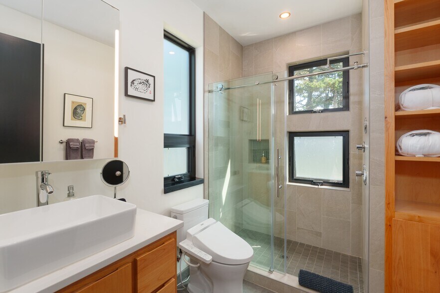 More Photos Of 409 Jackson St, Port Orford Specialty For Sale