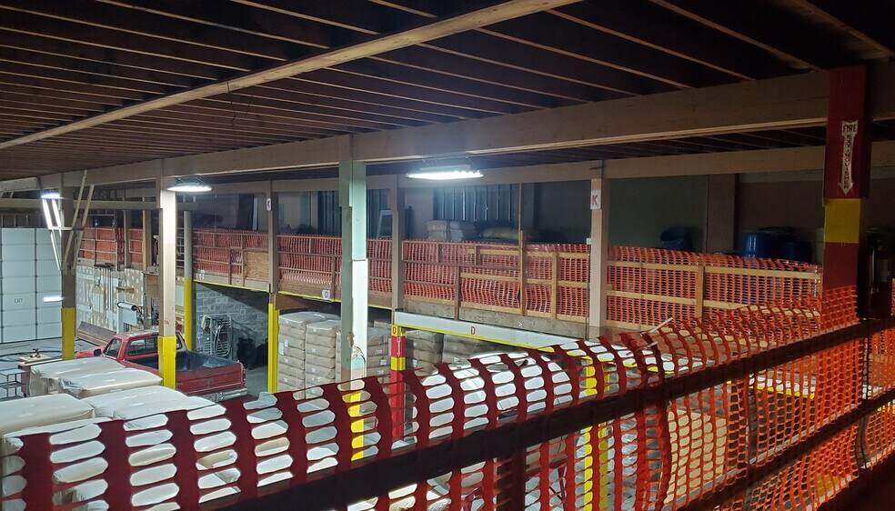 More Photos Of 204 Lecompton Rd, Perry Manufacturing For Lease